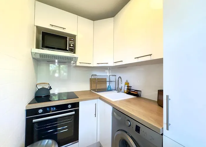 Spacious New And Terrace דירה *