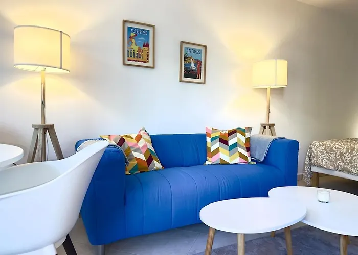 Spacious New And Terrace * ז'ואן-לה-פינס