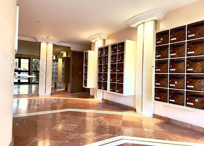 Spacious New And Terrace דירה *