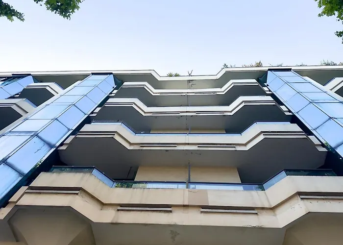 Spacious New And Terrace דירה